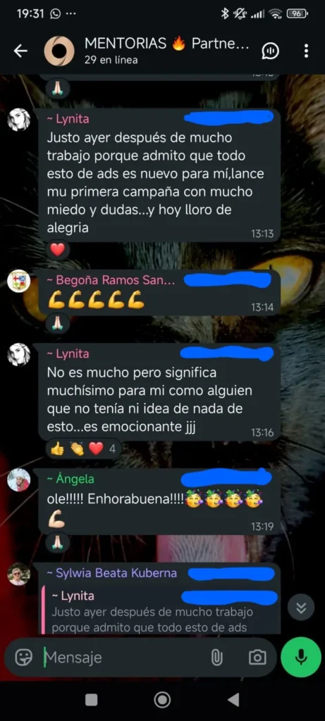 Testimonio real en el grupo de WhatsApp de Partner 360: alumna sin experiencia previa en ads logra resultados con su primera campaña y comparte su emoción con la comunidad.